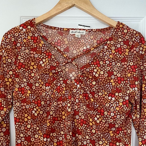 NWT Floral Croptop Size Large - Picture 3 of 6